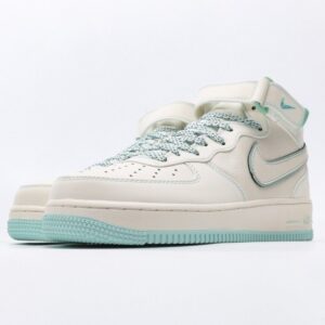 【AT3123】Undefeated x Nike AIR FORCE 1‘07は、柔らかく、弾力のあるクッショニングと優れたミッドソールデザインを備えた、万能でカジュアルなスポーツシューズです。復古と現代が融合した外観は、30年以上にわたって世界中で愛されていますForce 1.