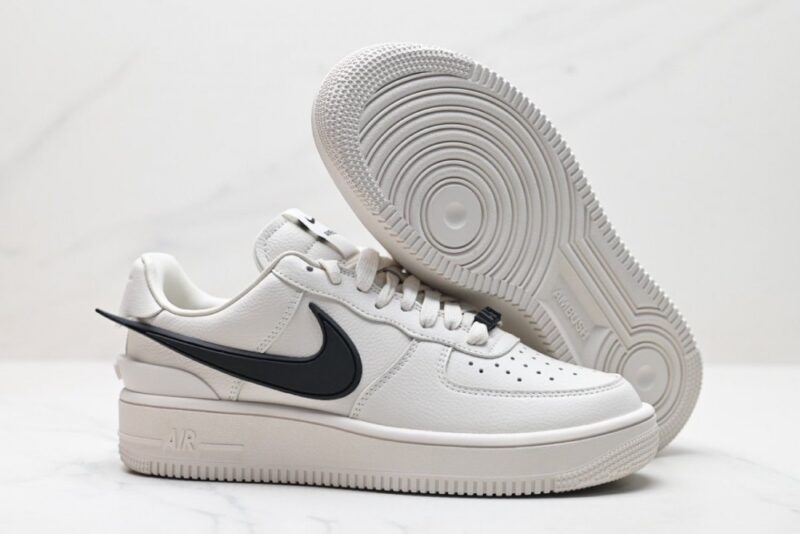 【AT3124】Ambush x Nike アンブッシュ× Nike Air Force 1 '07 Low "Phantom" コラボレーションモデル。この空軍1の低カットモデルは、カジュアルなデザインで楽しめます。