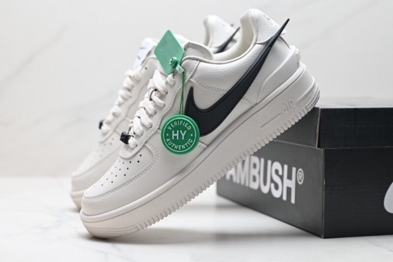 【AT3124】Ambush x Nike アンブッシュ× Nike Air Force 1 '07 Low "Phantom" コラボレーションモデル。この空軍1の低カットモデルは、カジュアルなデザインで楽しめます。