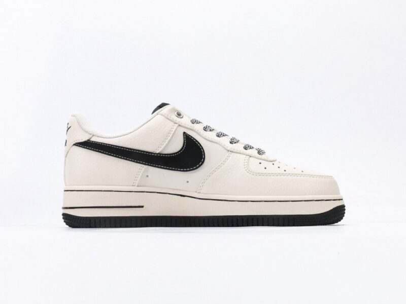 【AT3125】Stussy x Nike ステューシー×ナイキNIKE AIR FORCE 1‘07 エアフォース1ローカットクラシックカジュアルスポーツシューズ。柔軟で弾力性に富んだクッショニングと優れたミッドソールデザイン、レトロとモダンの融合した外観が、30年以上にわたり世界中で人気を博しているForce 1を生み出しています。