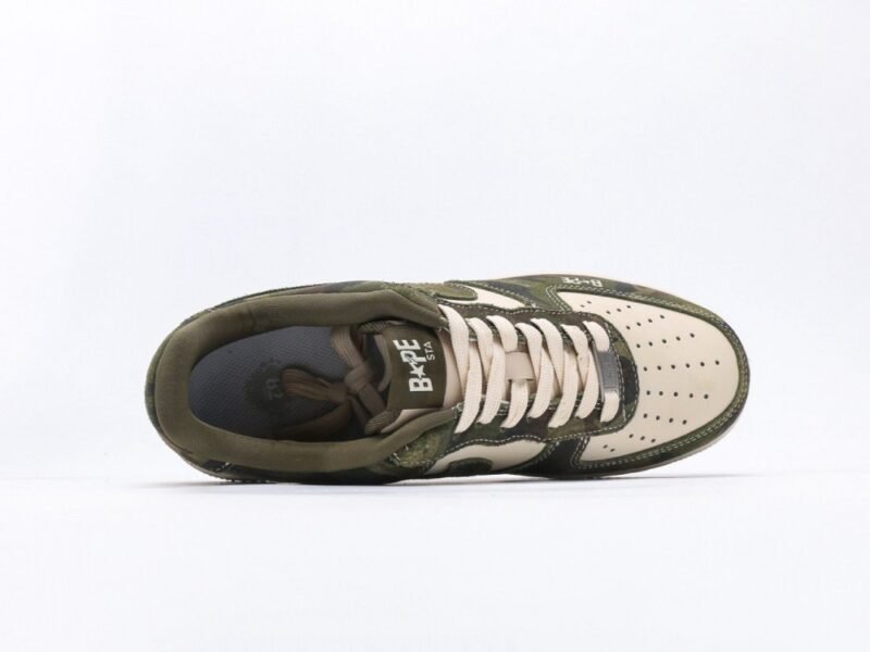 【AT3126】Bape x Nike Nike AIR FORCE 1‘07 エアフォース1ローカットベーシックカジュアルスポーツシューズ。柔らかく、弾力たっぷりのクッショニング性能と優れたミッドソールデザインが特徴で、レトロとモダンの外観が組み合わさり、30年以上にわたり世界中で人気のForce 1が完成しました。