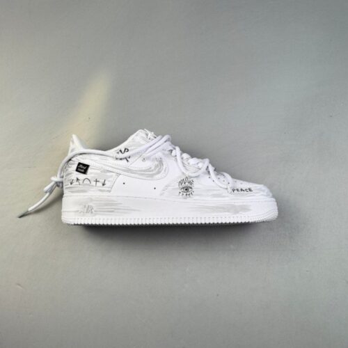 【AT3130】爆発的な人気の二次元テーマのNike Air Force 1 Low'07トレンドのシンボル、シューレースのないロートップカジュアルシューズ。