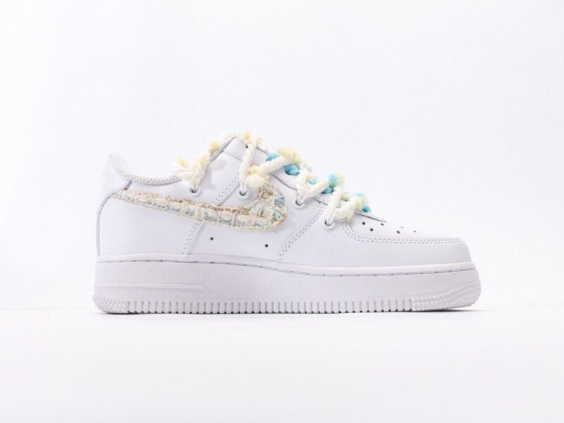 【AT3131】Nike AIR FORCE 1 ‘07 エアフォース1ローカットユニセックスカジュアルスポーツシューズ。柔らかく、弾力性のあるクッショニング性能と優れたミッドソールデザインを備え、レトロと現代の外観が融合し、30年以上にわたって世界中で大流行しているForce 1。