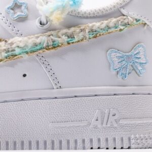 【AT3131】Nike AIR FORCE 1 ‘07 エアフォース1ローカットユニセックスカジュアルスポーツシューズ。柔らかく、弾力性のあるクッショニング性能と優れたミッドソールデザインを備え、レトロと現代の外観が融合し、30年以上にわたって世界中で大流行しているForce 1。