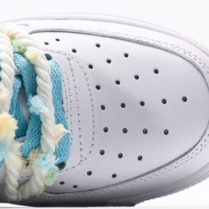 【AT3131】Nike AIR FORCE 1 ‘07 エアフォース1ローカットユニセックスカジュアルスポーツシューズ。柔らかく、弾力性のあるクッショニング性能と優れたミッドソールデザインを備え、レトロと現代の外観が融合し、30年以上にわたって世界中で大流行しているForce 1。