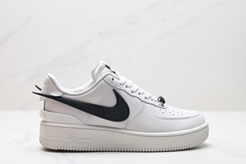 【AT3135】Ambush x Nike Air Force 1‘07 Low "Phantom" コラボレーションモデル これは、Air Force 1の低カットのカジュアルスニーカーです。