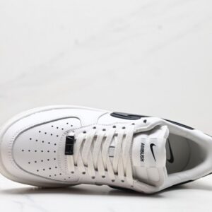 【AT3135】Ambush x Nike Air Force 1‘07 Low "Phantom" コラボレーションモデル これは、Air Force 1の低カットのカジュアルスニーカーです。
