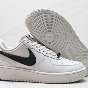 【AT3135】Ambush x Nike Air Force 1‘07 Low "Phantom" コラボレーションモデル これは、Air Force 1の低カットのカジュアルスニーカーです。