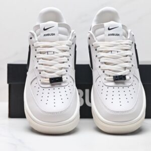 【AT3135】Ambush x Nike Air Force 1‘07 Low "Phantom" コラボレーションモデル これは、Air Force 1の低カットのカジュアルスニーカーです。