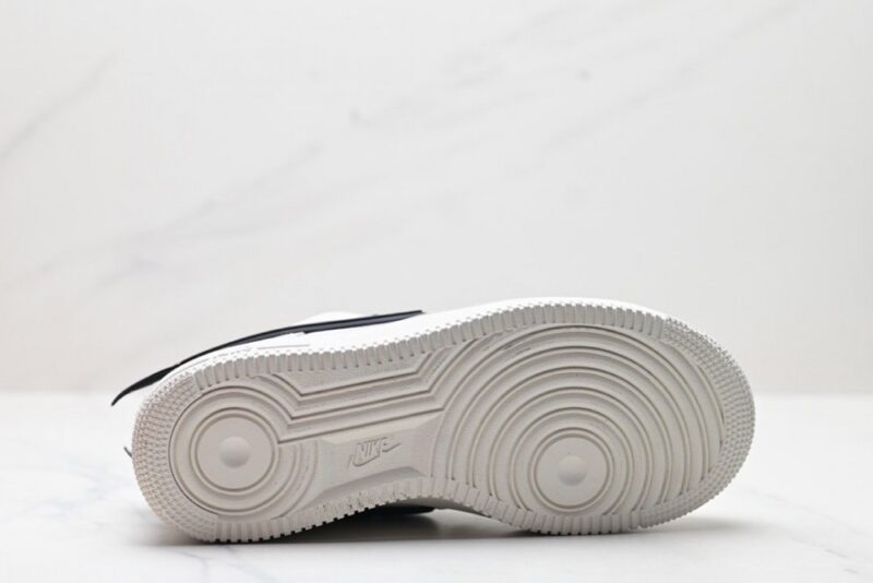 【AT3135】Ambush x Nike Air Force 1‘07 Low "Phantom" コラボレーションモデル これは、Air Force 1の低カットのカジュアルスニーカーです。
