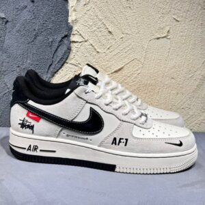 【AT3136】Stussy x Nike Nike AIR FORCE 1‘07 エアフォース1ローカットカジュアルスポーツスニーカー。柔らかく、弾力性のあるクッショニングと優れたミッドソールデザインで、レトロとモダンが融合した外観が世界中で人気を博しています。
