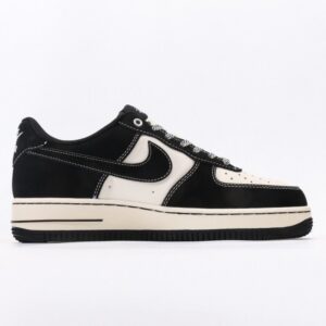 【AT3137】Stussy x Nike Nike AIR FORCE 1‘07 エアフォース1 ローカットスニーカー。柔らかく、弾力があり、優れたクッション性能と中底のデザインが特長で、レトロとモダンが融合した外観が世界中で30年以上にわたって人気を博しています。