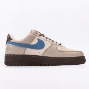 【AT3139】Nike AIR FORCE 1‘07 エアフォース1ローバーシャンキュアジョガーカジュアルスポーツスニーカー。柔らかく、弾力性に富んだクッショニングと優れたミッドソールデザインを備え、レトロとモダンが融合した外観が、30年以上にわたり世界中で大流行しているForce 1。