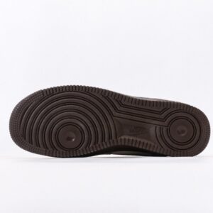 【AT3139】Nike AIR FORCE 1‘07 エアフォース1ローバーシャンキュアジョガーカジュアルスポーツスニーカー。柔らかく、弾力性に富んだクッショニングと優れたミッドソールデザインを備え、レトロとモダンが融合した外観が、30年以上にわたり世界中で大流行しているForce 1。