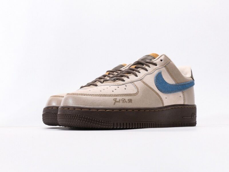 【AT3139】Nike AIR FORCE 1‘07 エアフォース1ローバーシャンキュアジョガーカジュアルスポーツスニーカー。柔らかく、弾力性に富んだクッショニングと優れたミッドソールデザインを備え、レトロとモダンが融合した外観が、30年以上にわたり世界中で大流行しているForce 1。