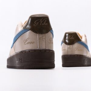【AT3139】Nike AIR FORCE 1‘07 エアフォース1ローバーシャンキュアジョガーカジュアルスポーツスニーカー。柔らかく、弾力性に富んだクッショニングと優れたミッドソールデザインを備え、レトロとモダンが融合した外観が、30年以上にわたり世界中で大流行しているForce 1。