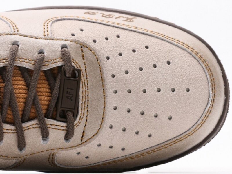 【AT3139】Nike AIR FORCE 1‘07 エアフォース1ローバーシャンキュアジョガーカジュアルスポーツスニーカー。柔らかく、弾力性に富んだクッショニングと優れたミッドソールデザインを備え、レトロとモダンが融合した外観が、30年以上にわたり世界中で大流行しているForce 1。