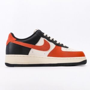【AT3140】Nike AIR FORCE 1‘07 エア フォース 1 ローカット ユニバーサル カジュアル スニーカー。柔らかく、反発性の高いクッショニングと優れたミッドソールデザインで、レトロと現代の外観が融合し、30年以上にわたって世界中で人気のForce 1を作り上げました。