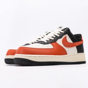 【AT3140】Nike AIR FORCE 1‘07 エア フォース 1 ローカット ユニバーサル カジュアル スニーカー。柔らかく、反発性の高いクッショニングと優れたミッドソールデザインで、レトロと現代の外観が融合し、30年以上にわたって世界中で人気のForce 1を作り上げました。