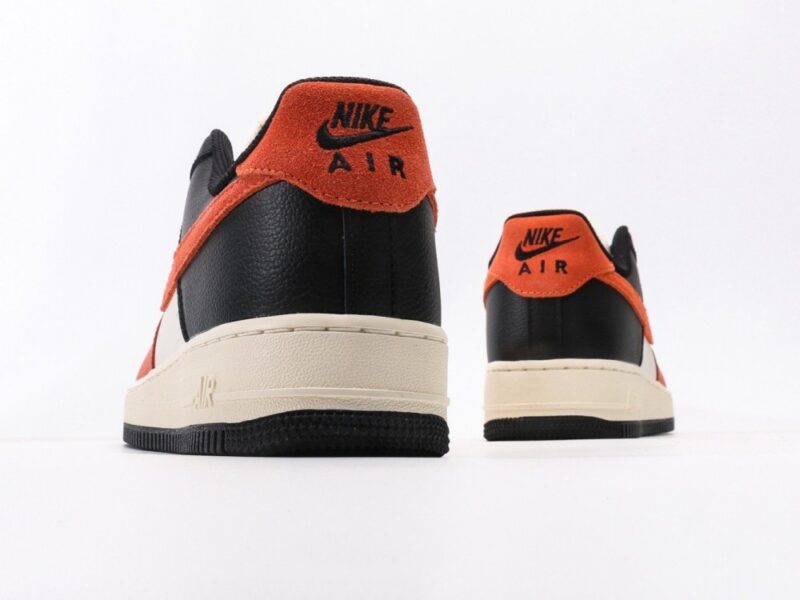 【AT3140】Nike AIR FORCE 1‘07 エア フォース 1 ローカット ユニバーサル カジュアル スニーカー。柔らかく、反発性の高いクッショニングと優れたミッドソールデザインで、レトロと現代の外観が融合し、30年以上にわたって世界中で人気のForce 1を作り上げました。