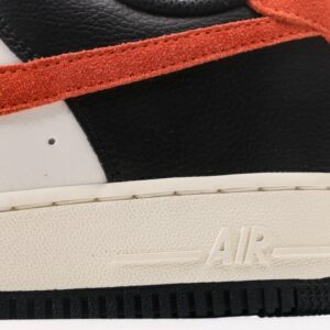 【AT3140】Nike AIR FORCE 1‘07 エア フォース 1 ローカット ユニバーサル カジュアル スニーカー。柔らかく、反発性の高いクッショニングと優れたミッドソールデザインで、レトロと現代の外観が融合し、30年以上にわたって世界中で人気のForce 1を作り上げました。