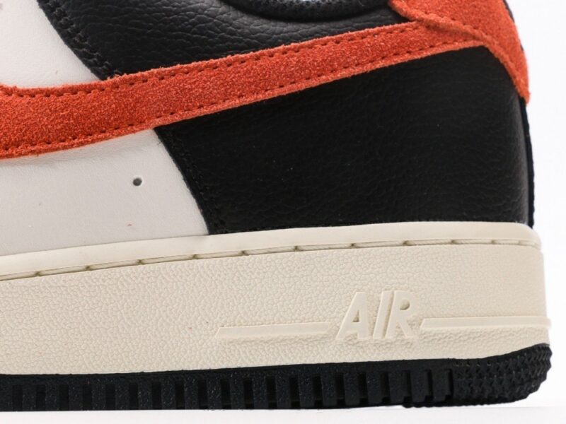 【AT3140】Nike AIR FORCE 1‘07 エア フォース 1 ローカット ユニバーサル カジュアル スニーカー。柔らかく、反発性の高いクッショニングと優れたミッドソールデザインで、レトロと現代の外観が融合し、30年以上にわたって世界中で人気のForce 1を作り上げました。