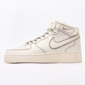 【AT3141】Nike AIR FORCE 1‘07 エア フォース 1 ゼロ ナナ ゼロ シチ ハイ お洒落なスポーツシューズです。柔らかく、弾力に富んだクッショニング性能と優れたミッドソールデザインを備えており、レトロと現代の外観が組み合わさることで、30年以上にわたるForce 1の人気を築いています。