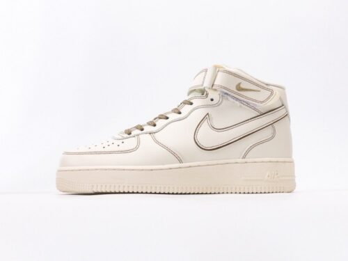 【AT3141】Nike AIR FORCE 1‘07 エア フォース 1 ゼロ ナナ ゼロ シチ ハイ お洒落なスポーツシューズです。柔らかく、弾力に富んだクッショニング性能と優れたミッドソールデザインを備えており、レトロと現代の外観が組み合わさることで、30年以上にわたるForce 1の人気を築いています。