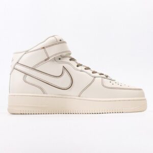 【AT3141】Nike AIR FORCE 1‘07 エア フォース 1 ゼロ ナナ ゼロ シチ ハイ お洒落なスポーツシューズです。柔らかく、弾力に富んだクッショニング性能と優れたミッドソールデザインを備えており、レトロと現代の外観が組み合わさることで、30年以上にわたるForce 1の人気を築いています。