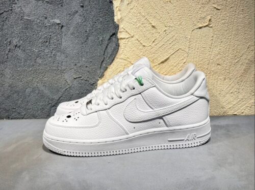 【AT3142】AF1ハロウィン"ジェイソン·マスク"デザイン、オマージュ！ナイキ Air Force 1’07 Low "Jason Mask"は、クラシックなローカットデザインで、白いレザーとジェイソンの仮面を組み合わせた快適なスポーツシューズです。