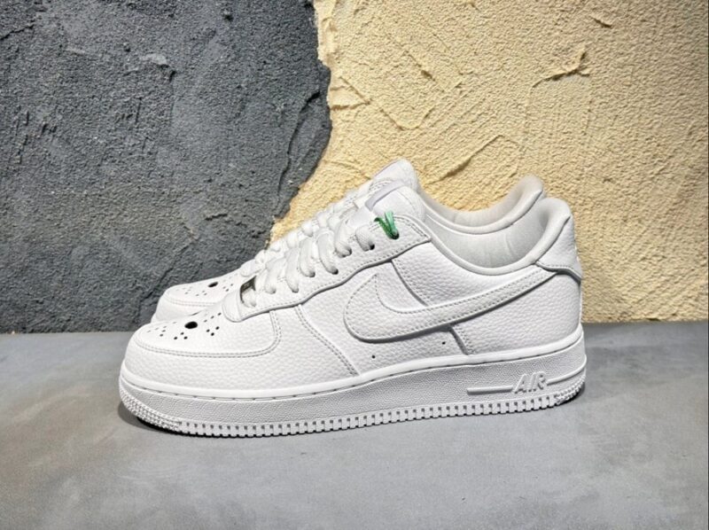 【AT3142】AF1ハロウィン"ジェイソン·マスク"デザイン、オマージュ！ナイキ Air Force 1’07 Low "Jason Mask"は、クラシックなローカットデザインで、白いレザーとジェイソンの仮面を組み合わせた快適なスポーツシューズです。