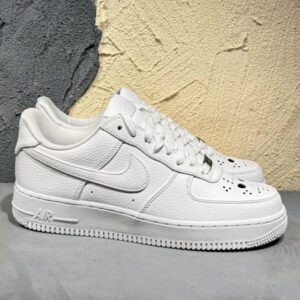 【AT3142】AF1ハロウィン"ジェイソン·マスク"デザイン、オマージュ！ナイキ Air Force 1’07 Low "Jason Mask"は、クラシックなローカットデザインで、白いレザーとジェイソンの仮面を組み合わせた快適なスポーツシューズです。