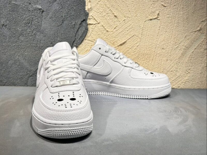 【AT3142】AF1ハロウィン"ジェイソン·マスク"デザイン、オマージュ！ナイキ Air Force 1’07 Low "Jason Mask"は、クラシックなローカットデザインで、白いレザーとジェイソンの仮面を組み合わせた快適なスポーツシューズです。