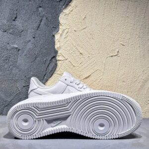 【AT3142】AF1ハロウィン"ジェイソン·マスク"デザイン、オマージュ！ナイキ Air Force 1’07 Low "Jason Mask"は、クラシックなローカットデザインで、白いレザーとジェイソンの仮面を組み合わせた快適なスポーツシューズです。