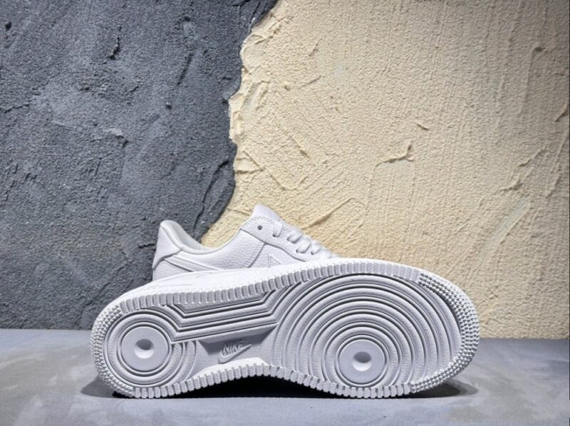 【AT3142】AF1ハロウィン"ジェイソン·マスク"デザイン、オマージュ！ナイキ Air Force 1’07 Low "Jason Mask"は、クラシックなローカットデザインで、白いレザーとジェイソンの仮面を組み合わせた快適なスポーツシューズです。