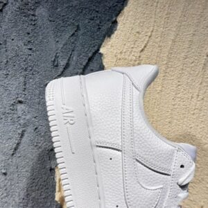 【AT3142】AF1ハロウィン"ジェイソン·マスク"デザイン、オマージュ！ナイキ Air Force 1’07 Low "Jason Mask"は、クラシックなローカットデザインで、白いレザーとジェイソンの仮面を組み合わせた快適なスポーツシューズです。