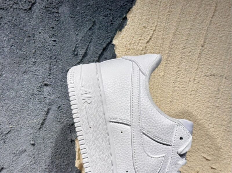 【AT3142】AF1ハロウィン"ジェイソン·マスク"デザイン、オマージュ！ナイキ Air Force 1’07 Low "Jason Mask"は、クラシックなローカットデザインで、白いレザーとジェイソンの仮面を組み合わせた快適なスポーツシューズです。