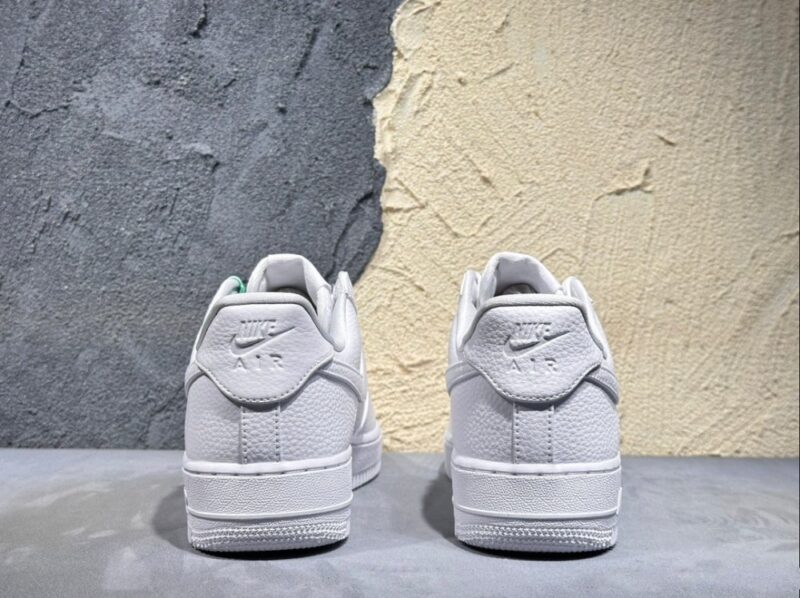 【AT3142】AF1ハロウィン"ジェイソン·マスク"デザイン、オマージュ！ナイキ Air Force 1’07 Low "Jason Mask"は、クラシックなローカットデザインで、白いレザーとジェイソンの仮面を組み合わせた快適なスポーツシューズです。