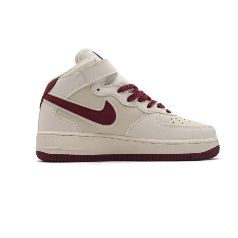 【AT3156】Nike Air Force 1 '07 HIGH エアフォース1 AF1 ハイカットマジックテープユニセックスカジュアル厚底スポーツスニーカー、柔らかく、十分な弾力性のあるクッション性能と優れたミッドソールデザインを備えた、レトロとモダンが融合した外観で、30年以上にわたり世界中で愛され続けるForce 1を作り出しました。