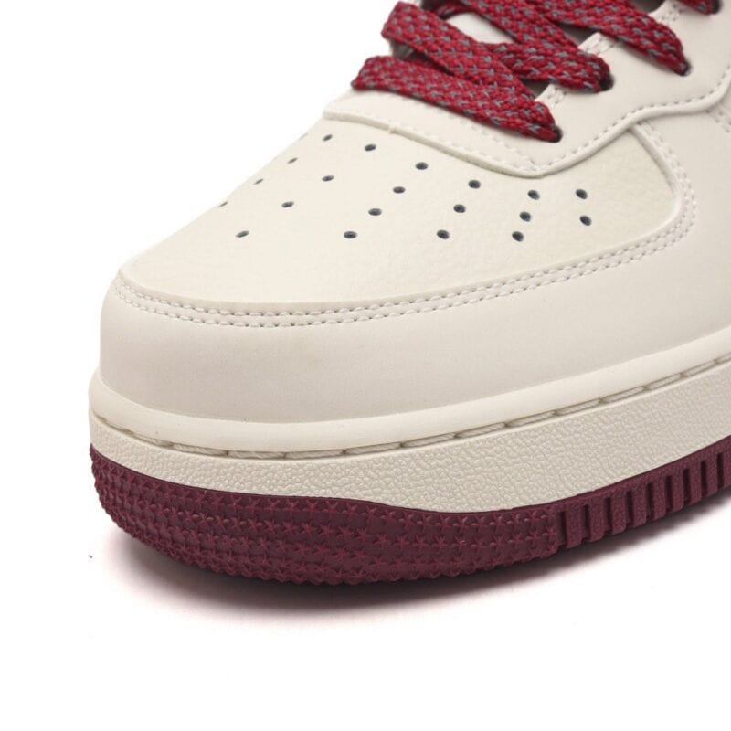【AT3156】Nike Air Force 1 '07 HIGH エアフォース1 AF1 ハイカットマジックテープユニセックスカジュアル厚底スポーツスニーカー、柔らかく、十分な弾力性のあるクッション性能と優れたミッドソールデザインを備えた、レトロとモダンが融合した外観で、30年以上にわたり世界中で愛され続けるForce 1を作り出しました。