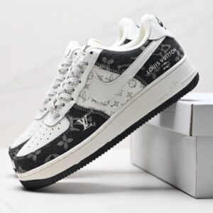 【AT3159】LV x NIKE Air Force 1 Lowは、柔らかく弾力性のあるクッション性能と優れたミッドソールデザインを備えた万能なカジュアルスポーツシューズです。