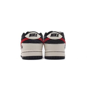 【AT3174】Nike x StussyのNike Dunk Low Retro スニーカーは、レトロなデザインが特徴のスポーツシューズです。