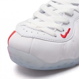 【AT3175】Nike Air Foamposite one は、ファッショナブルでスポーティなバスケットボールシューズであり、コート内のガードプレーヤーのための戦闘靴です。