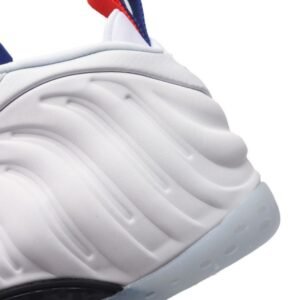 【AT3175】Nike Air Foamposite one は、ファッショナブルでスポーティなバスケットボールシューズであり、コート内のガードプレーヤーのための戦闘靴です。