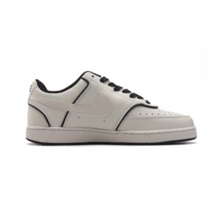 【AT3183】LV x Nike Nike Court Vision Loは、80年代のレトロバスケットボールシューズを継承し、カレッジ風のディテールを加えたロープロファイルのスポーツシューズです。