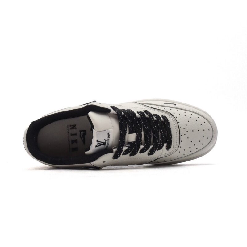 【AT3183】LV x Nike Nike Court Vision Loは、80年代のレトロバスケットボールシューズを継承し、カレッジ風のディテールを加えたロープロファイルのスポーツシューズです。