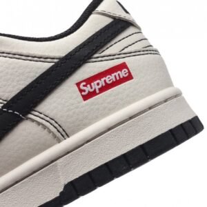 【AT3195】Nike x Supreme Nike Dunk Low Retro ナイキ×シュプリームナイキ ダンク ロー レトロは、80年代のクラシックバスケット ボールシューズで