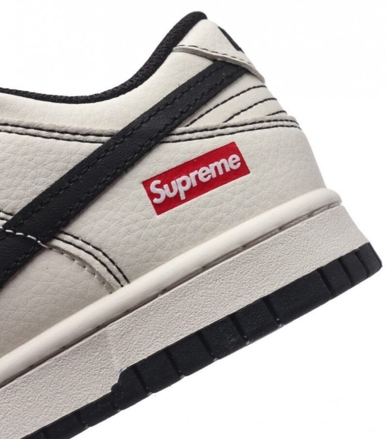 【AT3195】Nike x Supreme Nike Dunk Low Retro ナイキ×シュプリームナイキ ダンク ロー レトロは、80年代のクラシックバスケット ボールシューズで