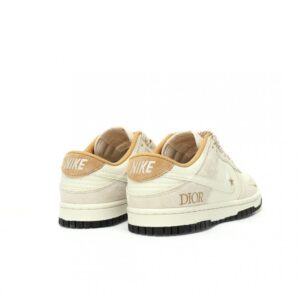 【AT3196】Dior x Nike SB Dunk Low"Dior" クリエイティブカスタムコラボ、フランスのハイエンドファッションブランド・ディオール ダンクシリーズのローカットカジュアルスケートボードシューズ "コラボ白色カーキDIOR刺繍"