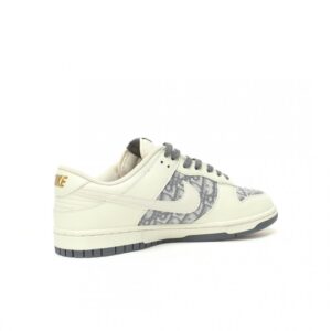 【AT3197】Dior x Nike SB Dunk Low"Dior" クリエイティブカスタムコラボレーション、フランスの高級ファッションブランド・ディオール/Dior/ストーンアイランド ダンクシリーズの低カットカジュアルスポーツスケートシューズ「コラボベージュ・グレー・ゴールド ディオール刺繍ストーンアイランド」